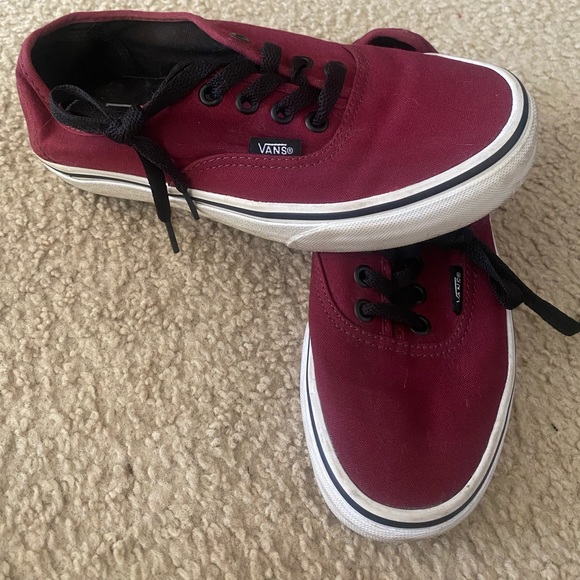 Tennis vans - Picture 1 of 2